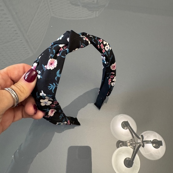 A lot of 4, custom, handmade, floral print headbands (purchased from Etsy) - Picture 12 of 15